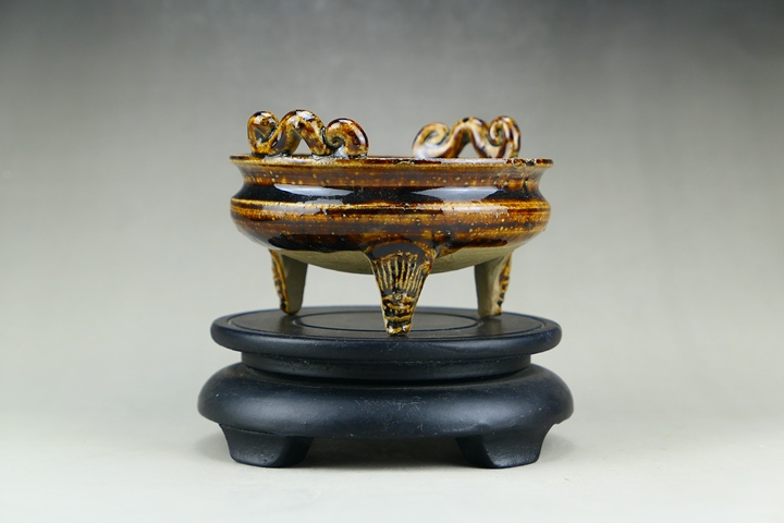 古玩陶瓷精品:明末清初紫金釉三獸足香爐（精品文房雅品）拍賣，當前價格358元