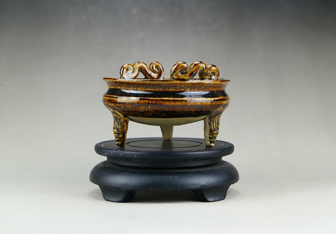 古玩陶瓷精品:明末清初紫金釉三獸足香爐（精品文房雅品）拍賣，當前價格358元