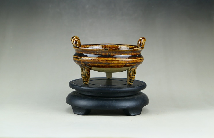 古玩陶瓷精品:明末清初紫金釉三獸足香爐（精品文房雅品）拍賣，當前價格358元