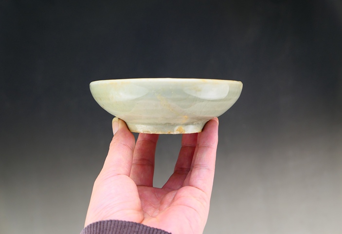 古玩陶瓷龍泉青瓷托盤真品鑒賞圖