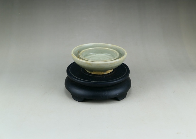 古玩陶瓷龍泉青瓷托盤真品鑒賞圖