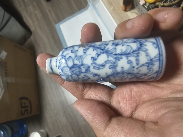 古玩陶瓷花卉紋青花鼻煙壺真品鑒賞圖