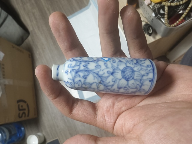 古玩陶瓷花卉紋青花鼻煙壺真品鑒賞圖