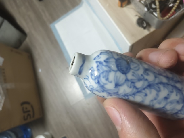 古玩陶瓷花卉紋青花鼻煙壺真品鑒賞圖