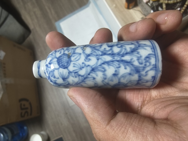 古玩陶瓷花卉紋青花鼻煙壺真品鑒賞圖
