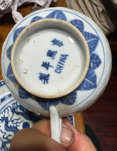 古玩陶瓷玲瓏瓷青花杯盤真品鑒賞圖