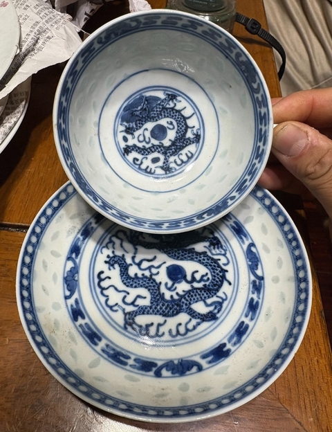 古玩陶瓷玲瓏瓷青花杯盤真品鑒賞圖