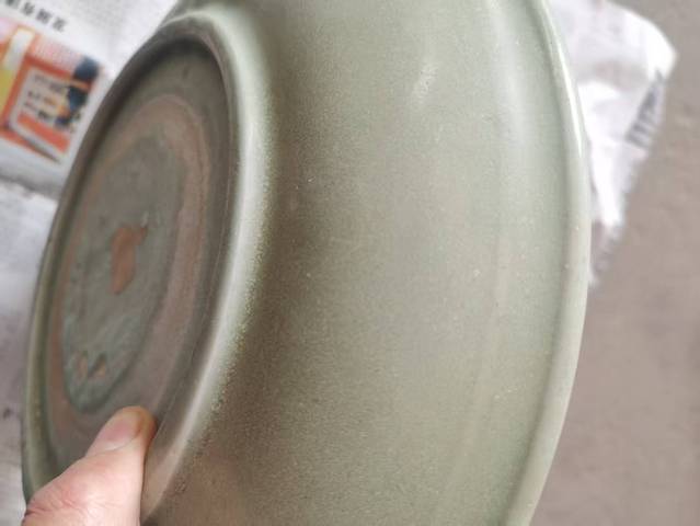 古玩陶瓷龍泉青瓷花卉紋盤真品鑒賞圖