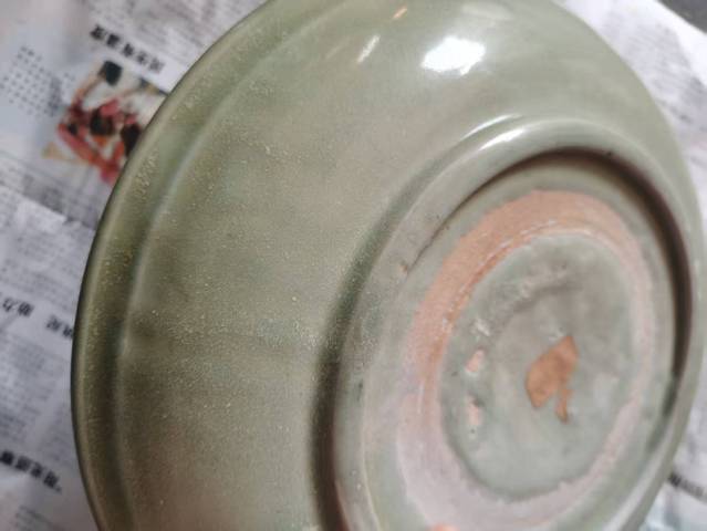 古玩陶瓷龍泉青瓷花卉紋盤真品鑒賞圖