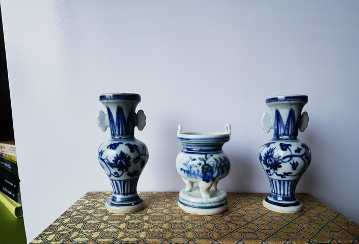 古玩陶瓷青花花卉紋三貢真品鑒賞圖