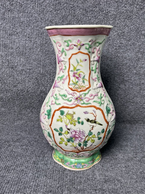 古玩陶瓷粉彩開窗花鳥紋海棠瓶拍賣，當(dāng)前價(jià)格4988元