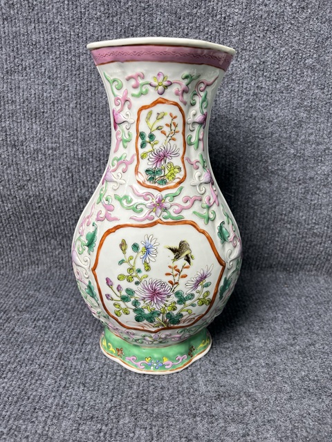 古玩陶瓷粉彩開窗花鳥紋海棠瓶拍賣，當(dāng)前價(jià)格4988元