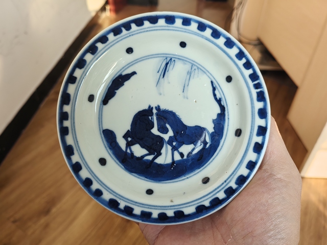 古玩陶瓷青花雙駿圖盤真品鑒賞圖