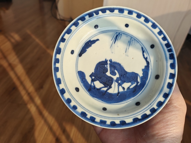 古玩陶瓷青花雙駿圖盤真品鑒賞圖