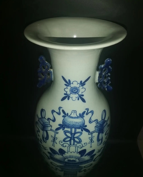 古玩陶瓷豆青釉青花花卉雙耳瓶真品鑒賞圖