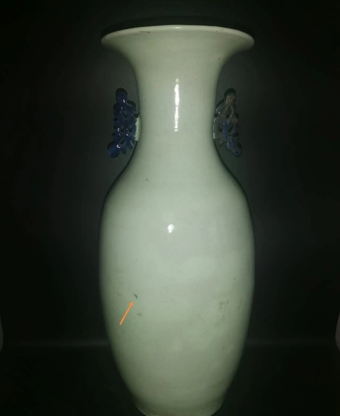 古玩陶瓷豆青釉青花花卉雙耳瓶真品鑒賞圖