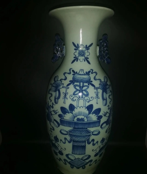 古玩陶瓷豆青釉青花花卉雙耳瓶真品鑒賞圖