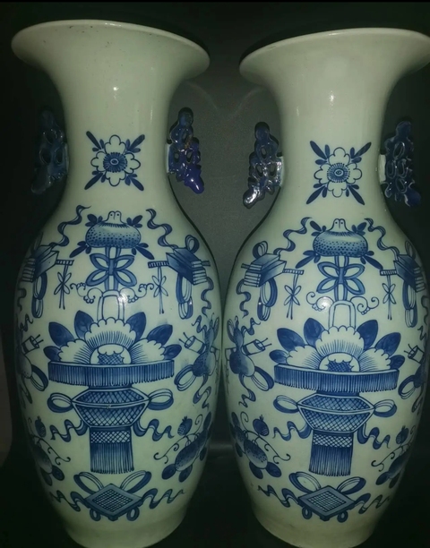 古玩陶瓷豆青釉青花花卉雙耳瓶真品鑒賞圖