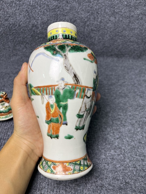 古玩陶瓷五彩人物故事紋雞腿蓋瓶拍賣，當前價格3888元