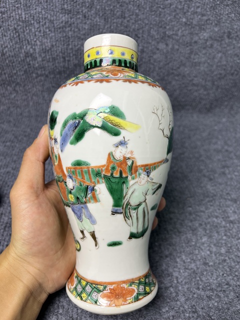 古玩陶瓷五彩人物故事紋雞腿蓋瓶拍賣，當前價格3888元