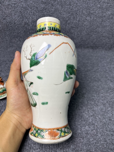 古玩陶瓷五彩人物故事紋雞腿蓋瓶拍賣，當前價格3888元