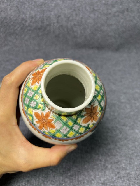 古玩陶瓷五彩人物故事紋雞腿蓋瓶拍賣，當前價格3888元