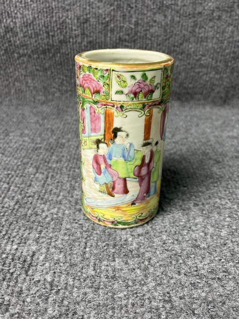 古玩陶瓷粉彩人物故事紋筆筒拍賣，當前價格1588元