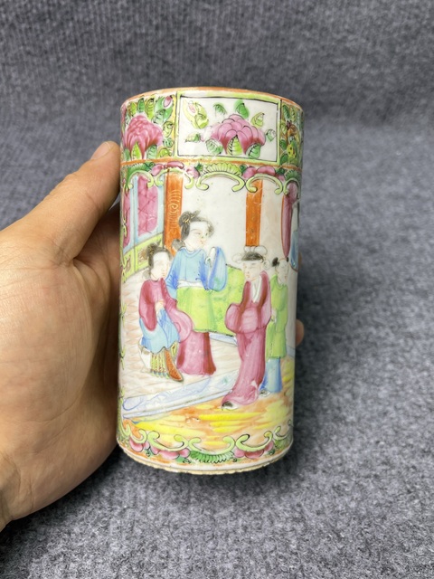 古玩陶瓷粉彩人物故事紋筆筒拍賣，當前價格1588元