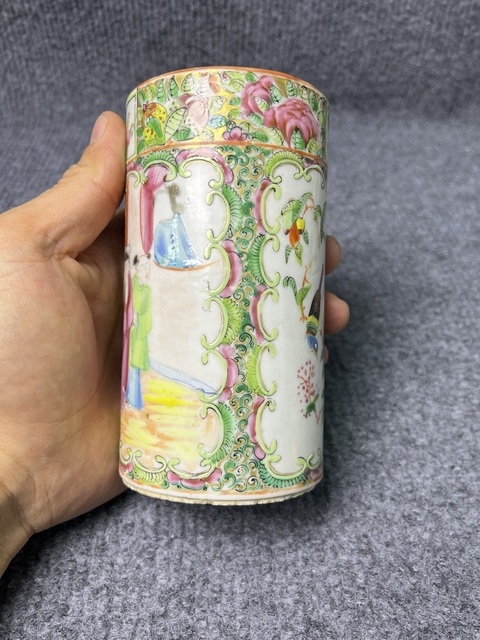 古玩陶瓷粉彩人物故事紋筆筒拍賣，當前價格1588元