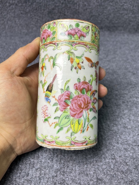 古玩陶瓷粉彩人物故事紋筆筒拍賣，當前價格1588元