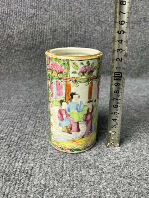 古玩陶瓷粉彩人物故事紋筆筒拍賣，當前價格1588元