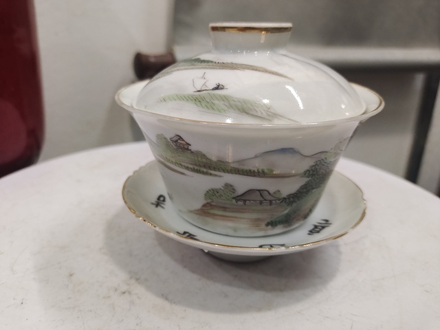 古玩陶瓷淺絳彩山水人物蓋碗真品鑒賞圖