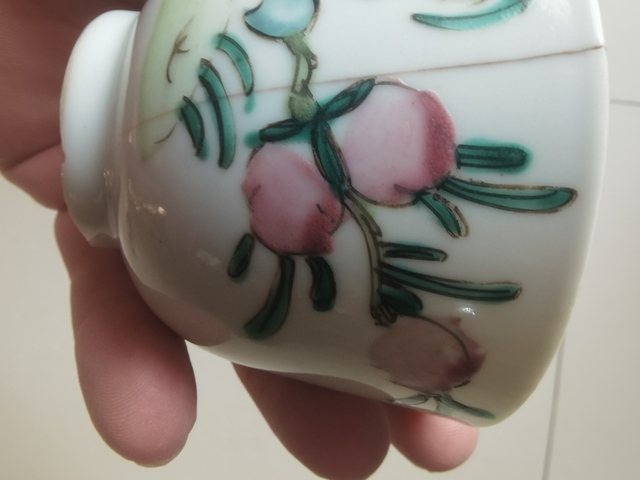 古玩陶瓷桃紋粉彩杯真品鑒賞圖