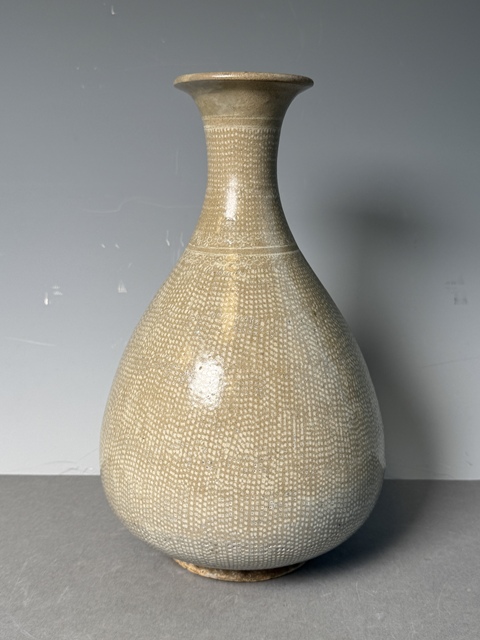 古玩陶瓷14世紀(jì)高麗青瓷鑲嵌玉壺春瓶真品鑒賞圖