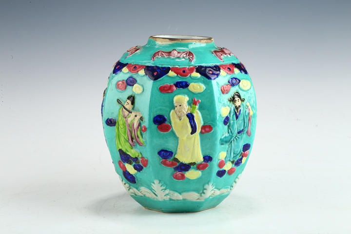 古玩陶瓷民國·松石綠地粉彩貼塑八仙人物紋罐真品鑒賞圖