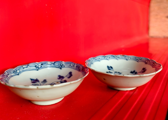 古玩陶瓷明末清初 青花花卉紋小盤真品鑒賞圖