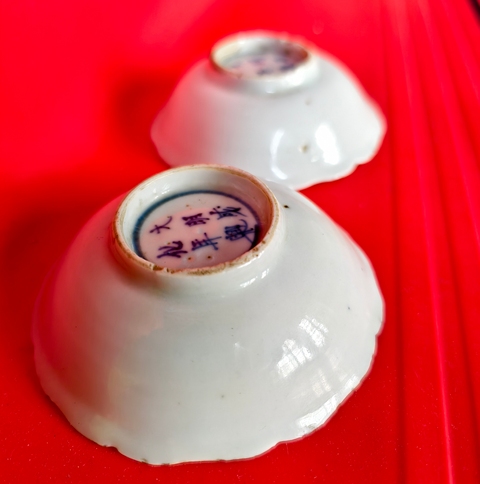 古玩陶瓷明末清初 青花花卉紋小盤真品鑒賞圖