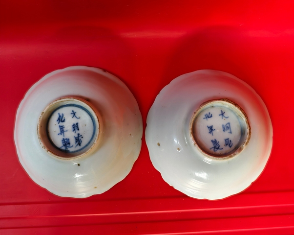 古玩陶瓷明末清初 青花花卉紋小盤真品鑒賞圖