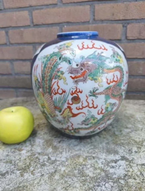 古玩陶瓷清晚期 灑藍開窗五彩罐真品鑒賞圖