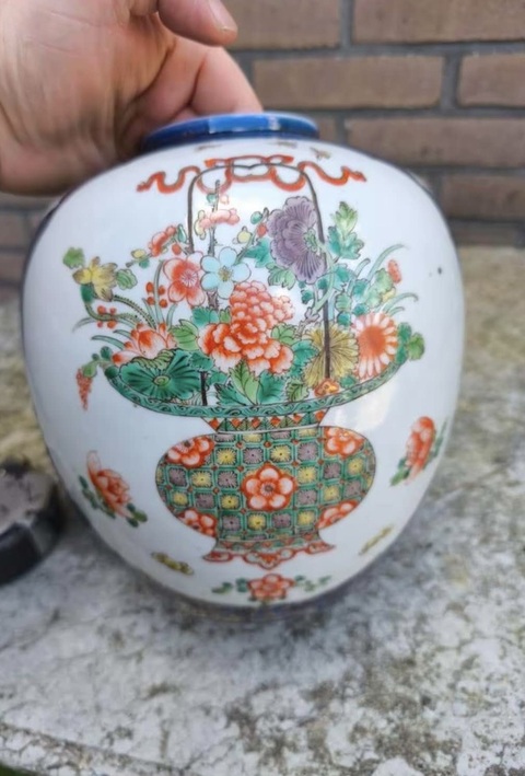 古玩陶瓷清晚期 灑藍開窗五彩罐真品鑒賞圖