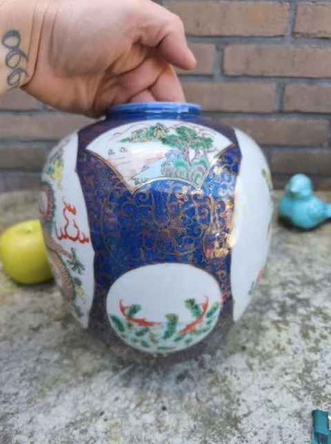 古玩陶瓷清晚期 灑藍開窗五彩罐真品鑒賞圖