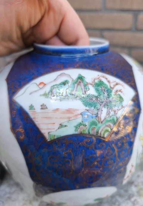 古玩陶瓷清晚期 灑藍開窗五彩罐真品鑒賞圖