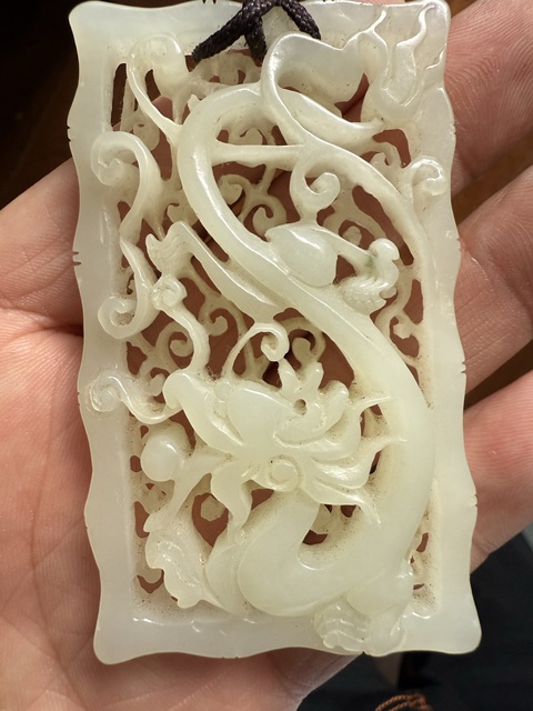 古玩玉器和田玉雕“穿花龍佩”真品鑒賞圖