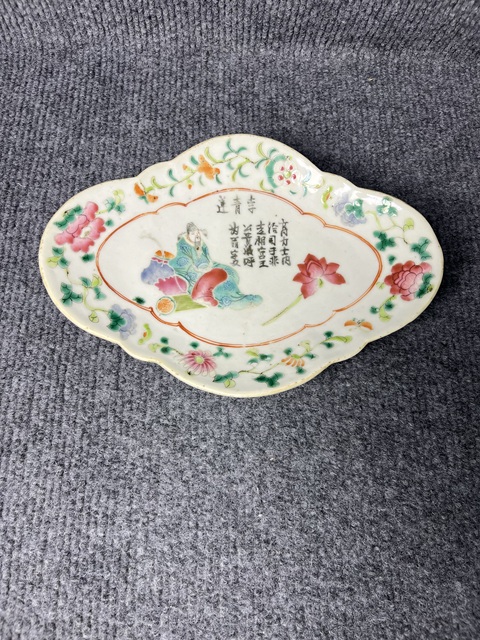 古玩陶瓷粉彩無雙譜供盤拍賣，當(dāng)前價(jià)格1888元