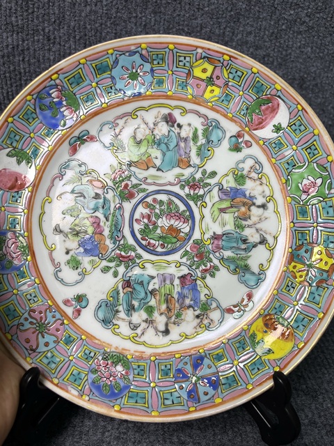 古玩陶瓷粉彩開窗人物花卉紋盤拍賣，當(dāng)前價格1388元