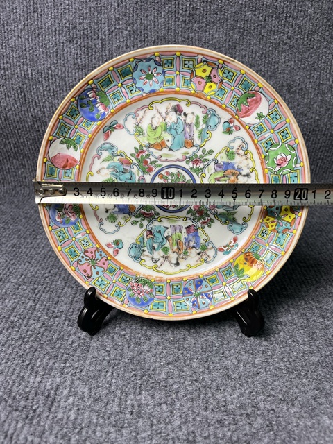 古玩陶瓷粉彩開窗人物花卉紋盤拍賣，當(dāng)前價格1388元