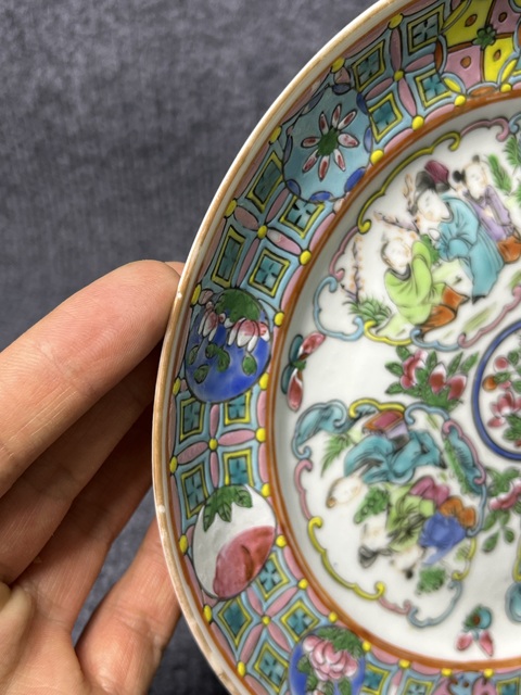 古玩陶瓷粉彩開窗人物花卉紋盤拍賣，當(dāng)前價格1388元