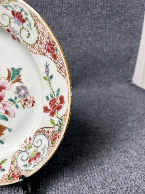 古玩陶瓷粉彩花卉紋盤真品鑒賞圖