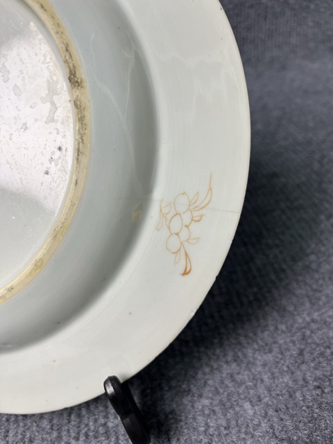 古玩陶瓷粉彩花卉紋盤真品鑒賞圖