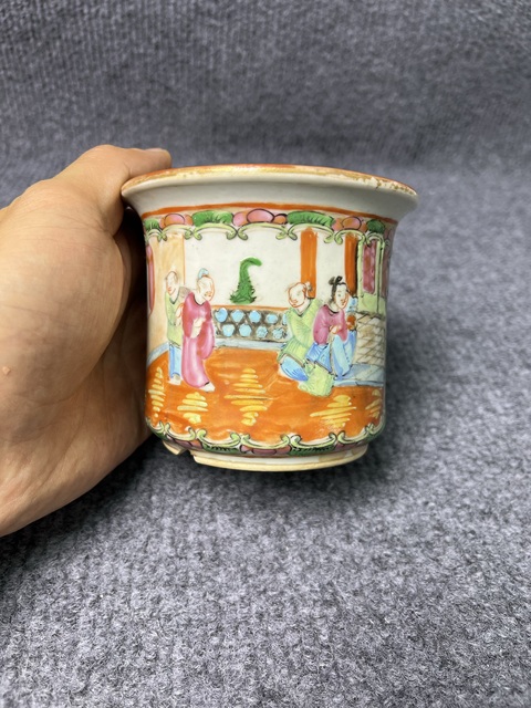 古玩陶瓷廣彩人物故事紋小花盆真品鑒賞圖